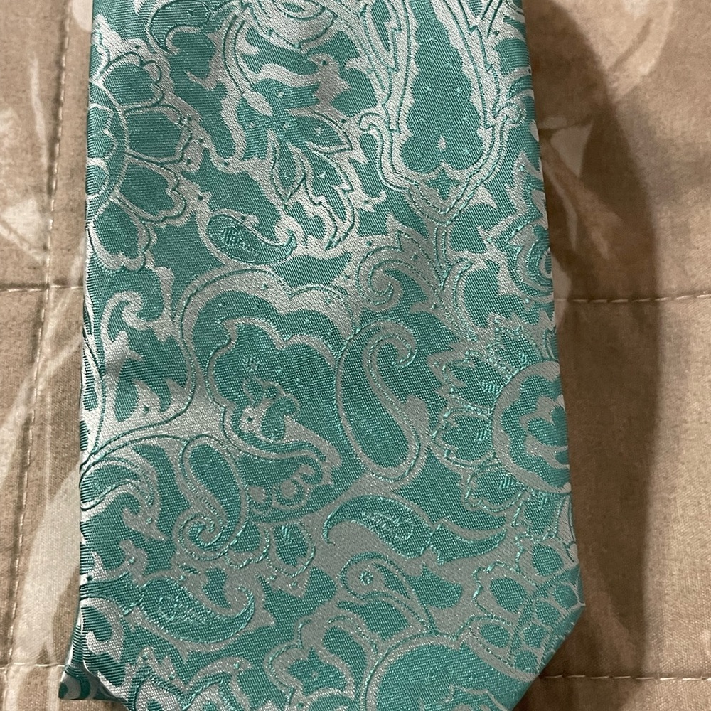 Puccini green with white/silver paisley tie
